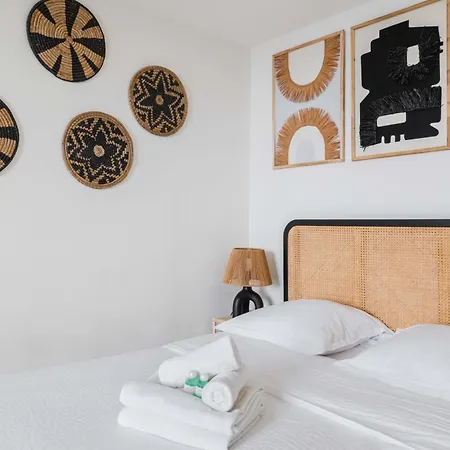 Elegant Voltaire- 11 - 2p